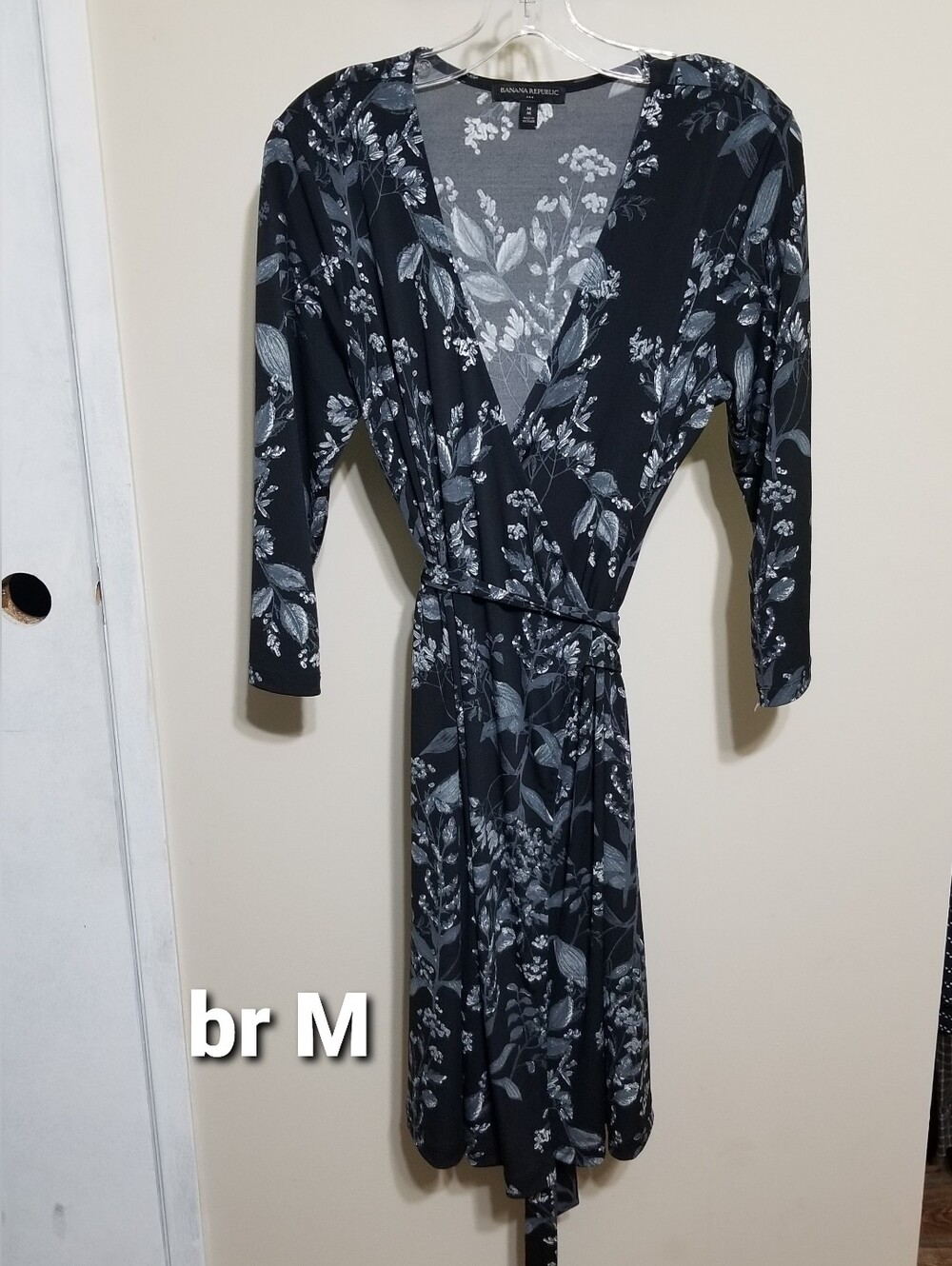 Banana Republic Medium Wrap Dress Black Grey Blue Floral Elegant Stretchy
